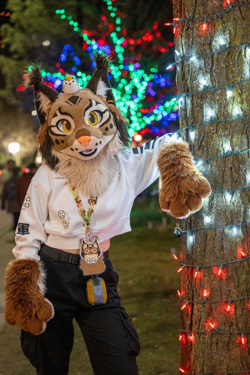 Shiny! #FursuitFriday

📸 <a href="/ImBlyze/">Blyze Striped Yeendeer</a> 
🪡 <a href="/tomacats_suits/">🍅TOMACATS 🐱</a>