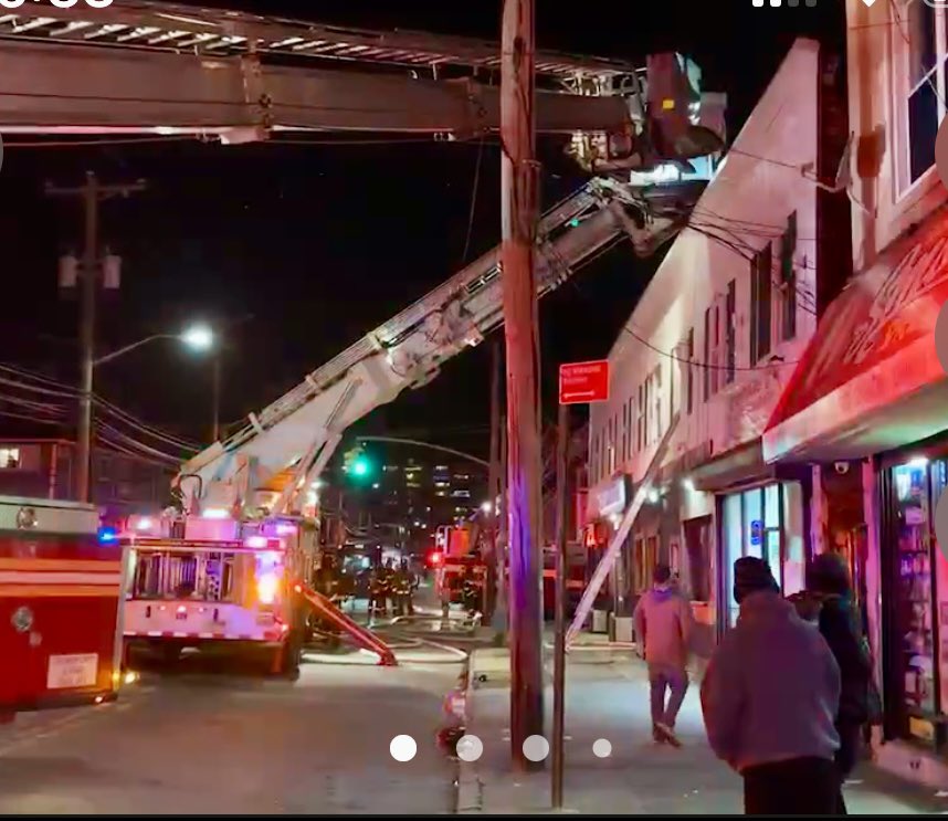 E265L121B47's tweet photo. Last night, #BestOnTheBeach’s #Engine265, #Ladder121 &amp; #Battalion47; #HollandHouse’s #Engine266; and #TheBeachHouse’s #Engine268 &amp; #Ladder137 operated at a 2nd Alarm cockloft fire, on Rockaway Beach Blvd., Rockaway, Queens, NY. #fdny https://t.co/Ysak5JFCXg