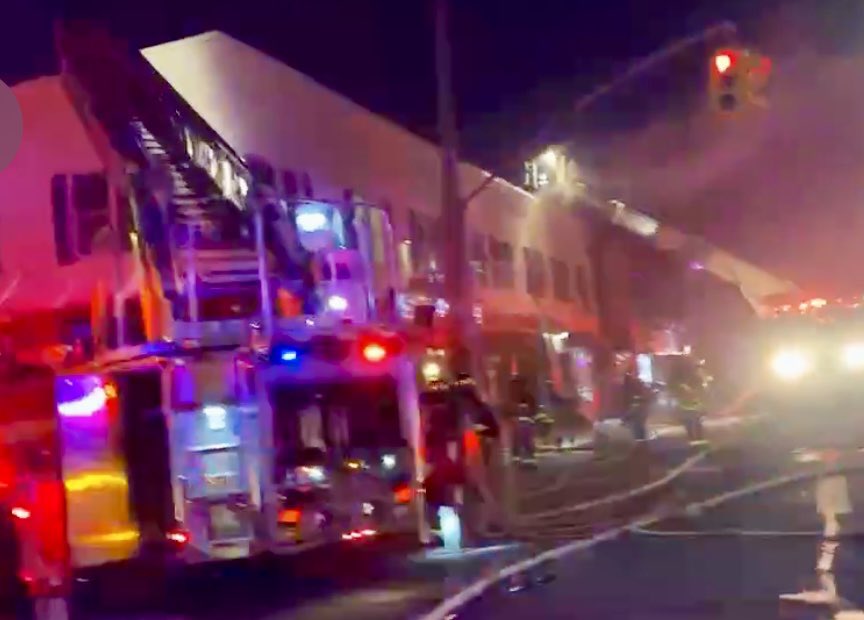 E265L121B47's tweet photo. Last night, #BestOnTheBeach’s #Engine265, #Ladder121 &amp; #Battalion47; #HollandHouse’s #Engine266; and #TheBeachHouse’s #Engine268 &amp; #Ladder137 operated at a 2nd Alarm cockloft fire, on Rockaway Beach Blvd., Rockaway, Queens, NY. #fdny https://t.co/Ysak5JFCXg