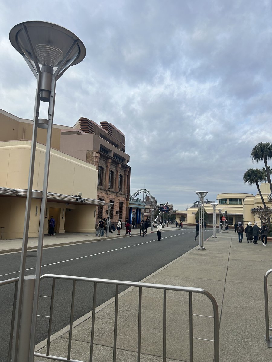 おはようございます
今日は、娘の要望でUSJに来てます
　童心に帰って楽しみたいです😊