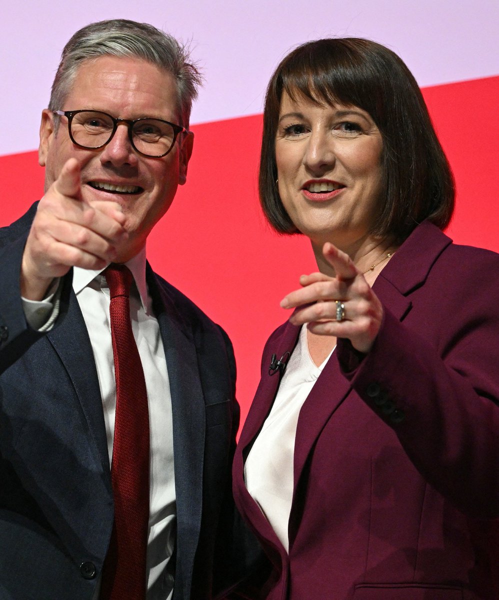 Jones787Sj's tweet photo. If just one *pensioner* dies with hypothermia this winter, these *two horrible bastards* should be charged ..... https://t.co/Oo0zHvFMus