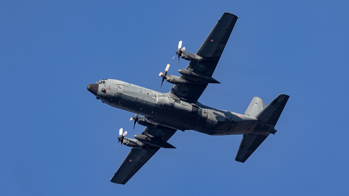 eos40is's tweet photo. 横田基地 08:31 R/W18↗︎
C-130H 61-PD🇫🇷
Armée de l'Air
Bon voyage sir🫡

#YokotaAB #CTM1408 https://t.co/SJ7oPWp8Fw