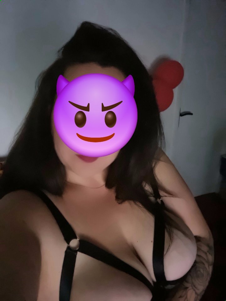DSMandragora's tweet photo. À vos CV les #moneyslave, je cherche plusieurs #portemonnaies soumis pour satisfaire les besoins d'une Reine ! 

Si tu es intéressé et réellement motivé, fais une offrande et je te dévoile la photo entière sans filtre 😏

#moneyslave #moneymiss #bigboobs #naturalboobs #findomfeet https://t.co/tMbKMbYmO7