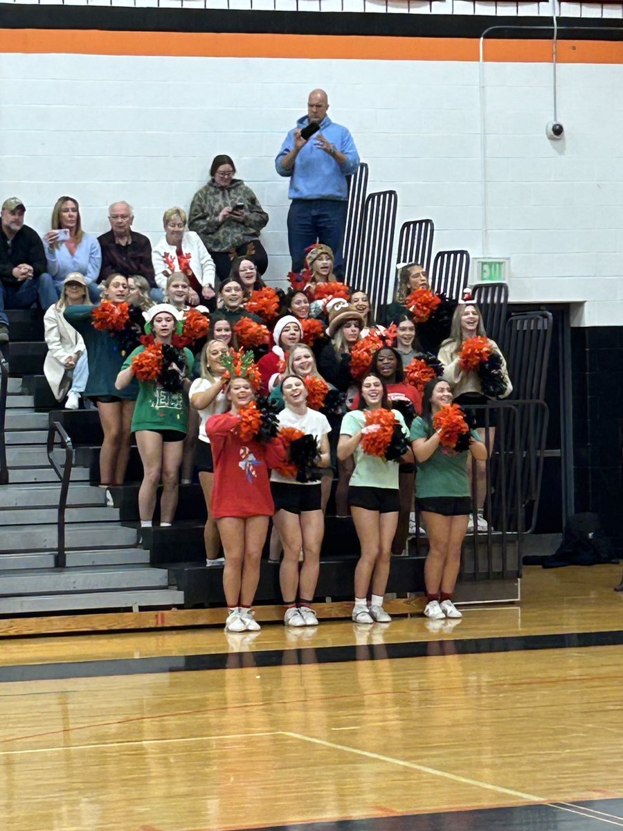 Bengal Cheer ready for Christmas ⁦<a href="/BarnegatHSCheer/">Barnegat HS Cheer</a>⁩