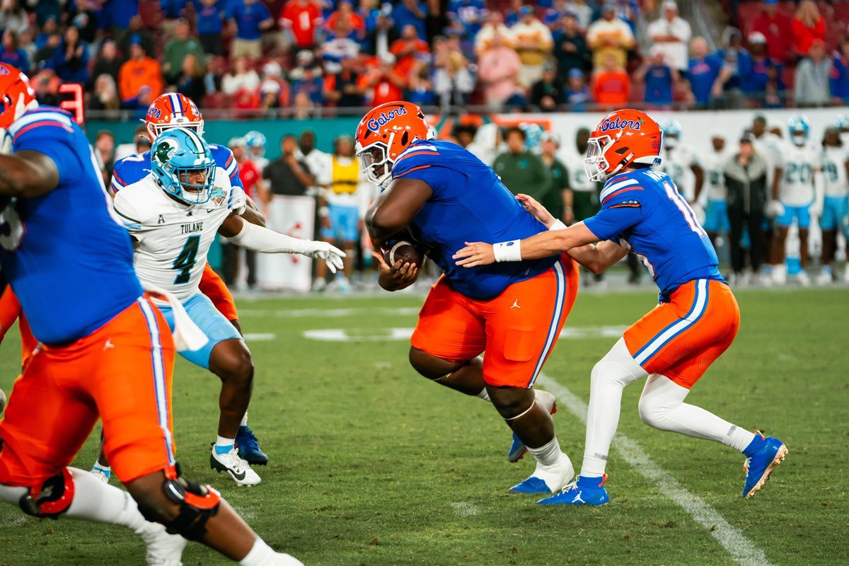 onlygators's tweet photo. Suck it, Travis Hunter. #Gators 

Desmond Watson takes his first career carry for a first down.

📸 @GatorsFB https://t.co/tEj5dkSjSm