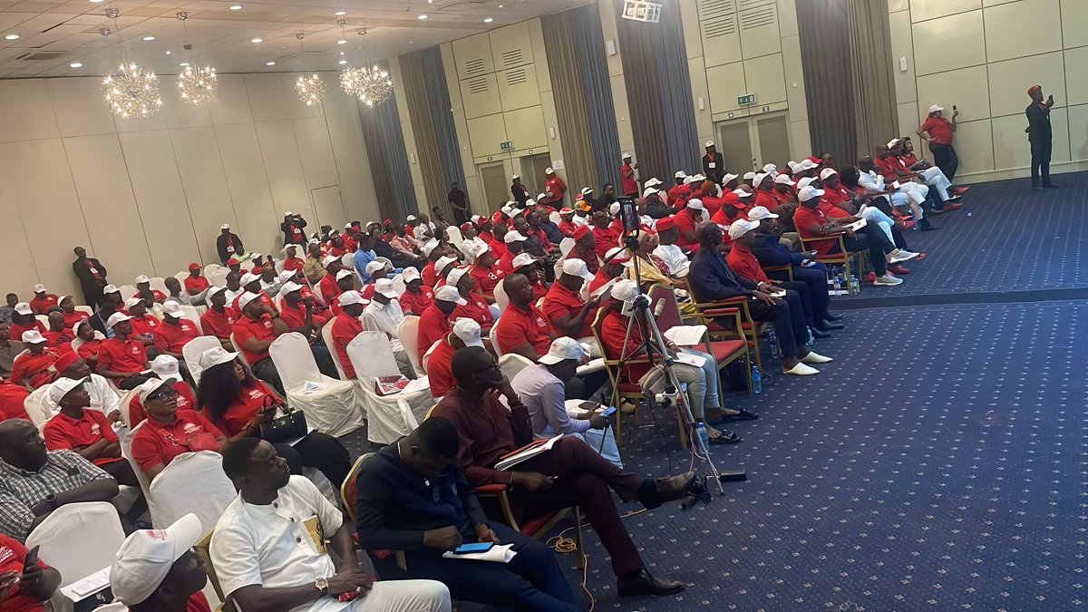 AllPeoples6011's tweet photo. APC D6R continues engaging stakeholders in meaningful discussion on SL's challenges. Our commitment to our people is unwavering as we strive to guide efforts toward ending the undeserved hardships they face. Day2 of the APC Diaspora Retreat is underway to reinforce this mission https://t.co/C327OFJZDY