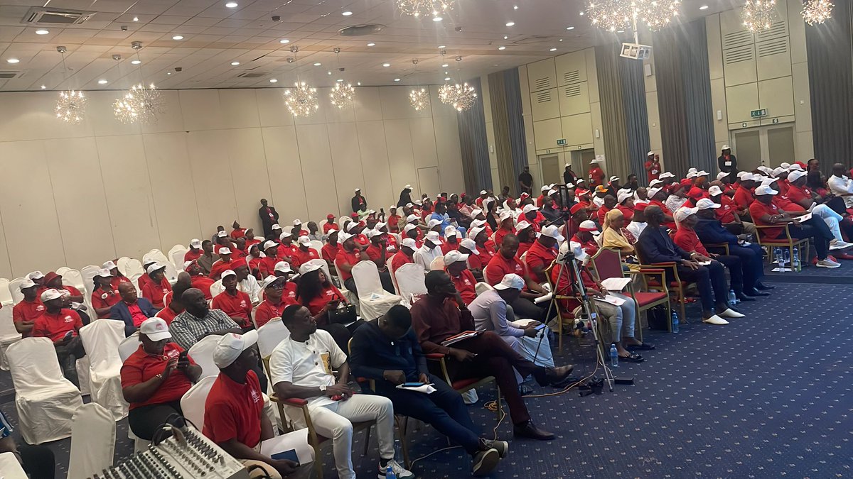 AllPeoples6011's tweet photo. APC D6R continues engaging stakeholders in meaningful discussion on SL's challenges. Our commitment to our people is unwavering as we strive to guide efforts toward ending the undeserved hardships they face. Day2 of the APC Diaspora Retreat is underway to reinforce this mission https://t.co/C327OFJZDY