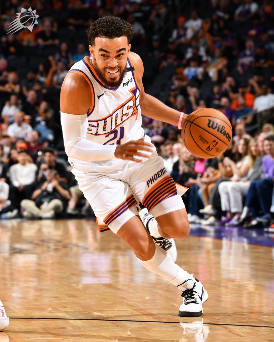 Suns's tweet photo. VOTE TYUS JONES FOR ALL-STAR.

⭐️12.5 PTS
⭐️ 6.9 AST
⭐️ 2.0 REB
⭐️ 1.0 STL

🗳️ Vote Here: https://t.co/x55HQeoyG4 https://t.co/hDAc73Juk5