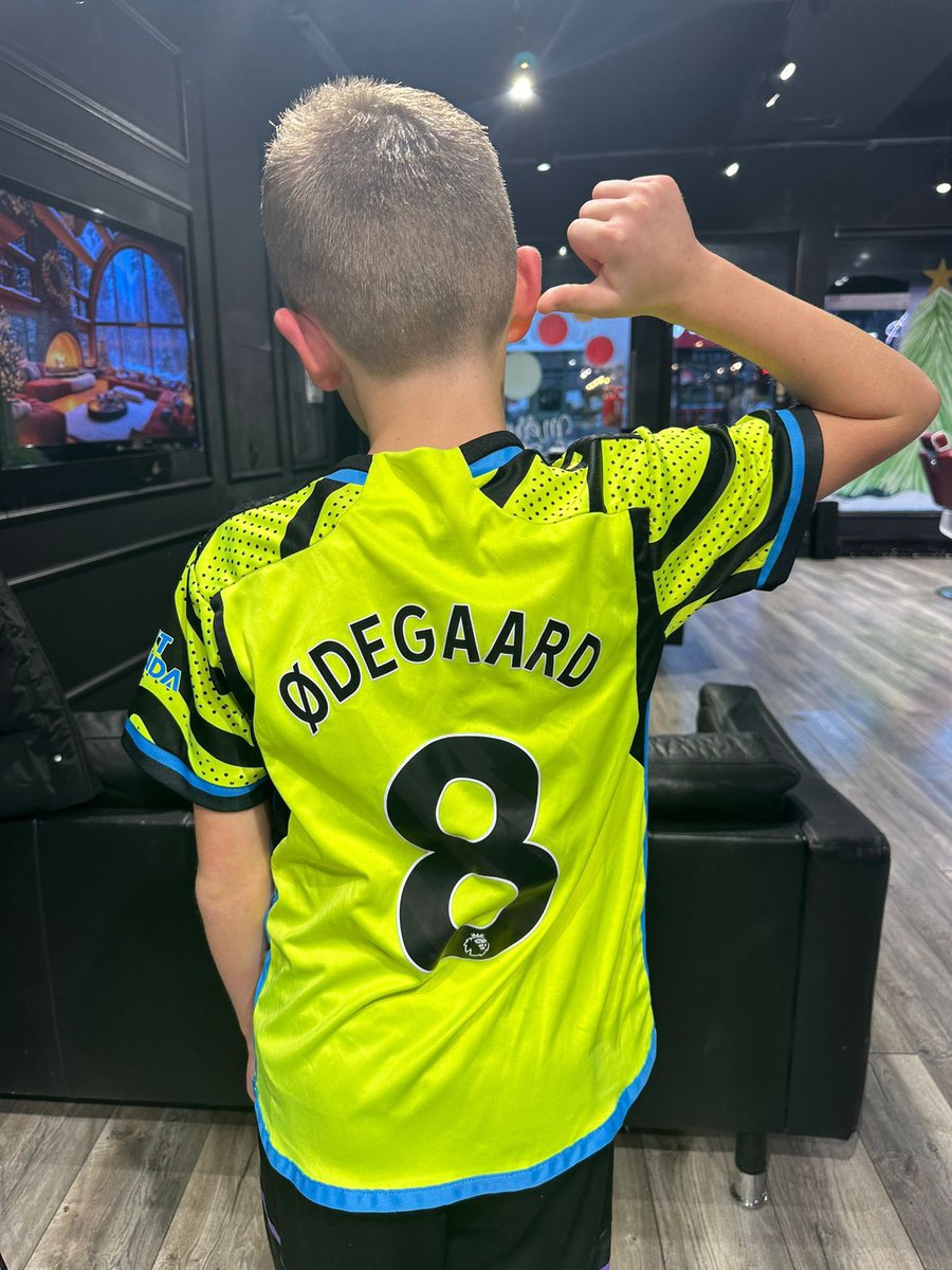 ArsenalN7's tweet photo. Rio Ferdinand’s son chose Arsenal over Utd 😍 https://t.co/k1ikLtbXQo