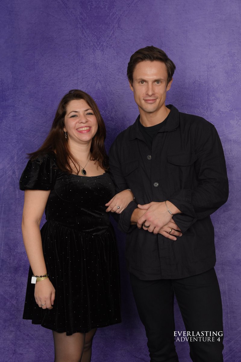 WOT_LaSerie's tweet photo. C'était la 5ème et dernière fois que je voyais #ArnasFedaravicius comme c'était l'ultime convention #EACON sur la série #TheLastKingdom en décembre ! Vraiment une belle personne. En attendant de le recroiser un jour je suivrais sa carrière de près. #TheWheelOfTime #TheWhiteLotus https://t.co/eX2wGpN9DW
