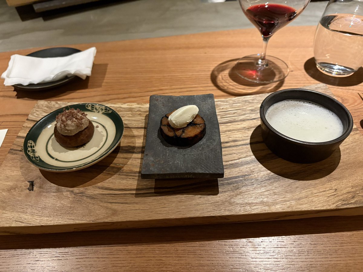 stripemix's tweet photo. 前菜で謎料理が出てくるお店が好きです https://t.co/OJeTrwYsIh