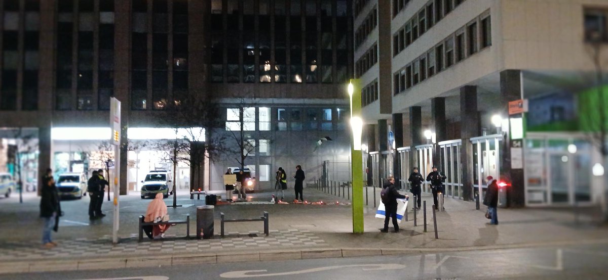 KoeAntifa161's tweet photo. #dus2012 oder alle untereinander zerstritten.

Seit Tagen gibt es untereinander Streit darum wer das sagen hat.

Mehrere Protagonist:Innen haben ihre Kanäle deswegen auf Privat gestellt. 

Druck, Erfolglosigkeit &amp; finanzielle Probleme gepaart mit Egoismus spalten die https://t.co/lCEc2r63Pm