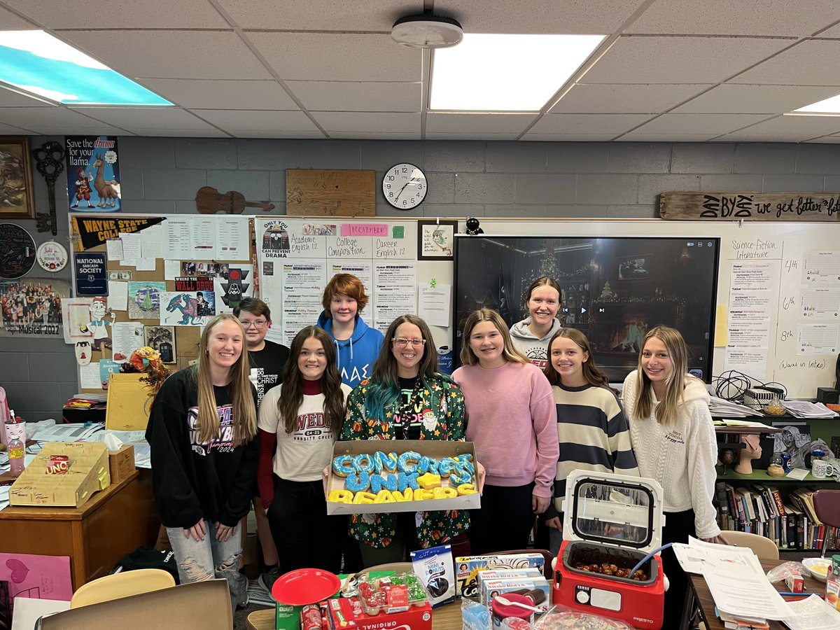 SethRyker's tweet photo. Swedes are concluding the semester with Swede Foundations celebrations today!!  ⁦@GBurgSwedes⁩ https://t.co/Ppdljt0TWT