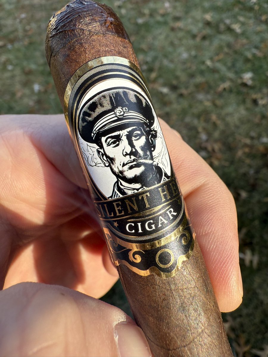 the_kings_cigar's tweet photo. 💨The King’s COTW!💨
The Founder’s Choice Maduro from @silentherocigar! Coming to our monthly subscribers in January! https://t.co/OuQqVysQF7
#cotw #cigaroftheweek #monthlycigars #cigarsubscription #kansascitycigars #kccigars #cigars #cigarlife #cigarsnearme https://t.co/C1oydhv9ZP