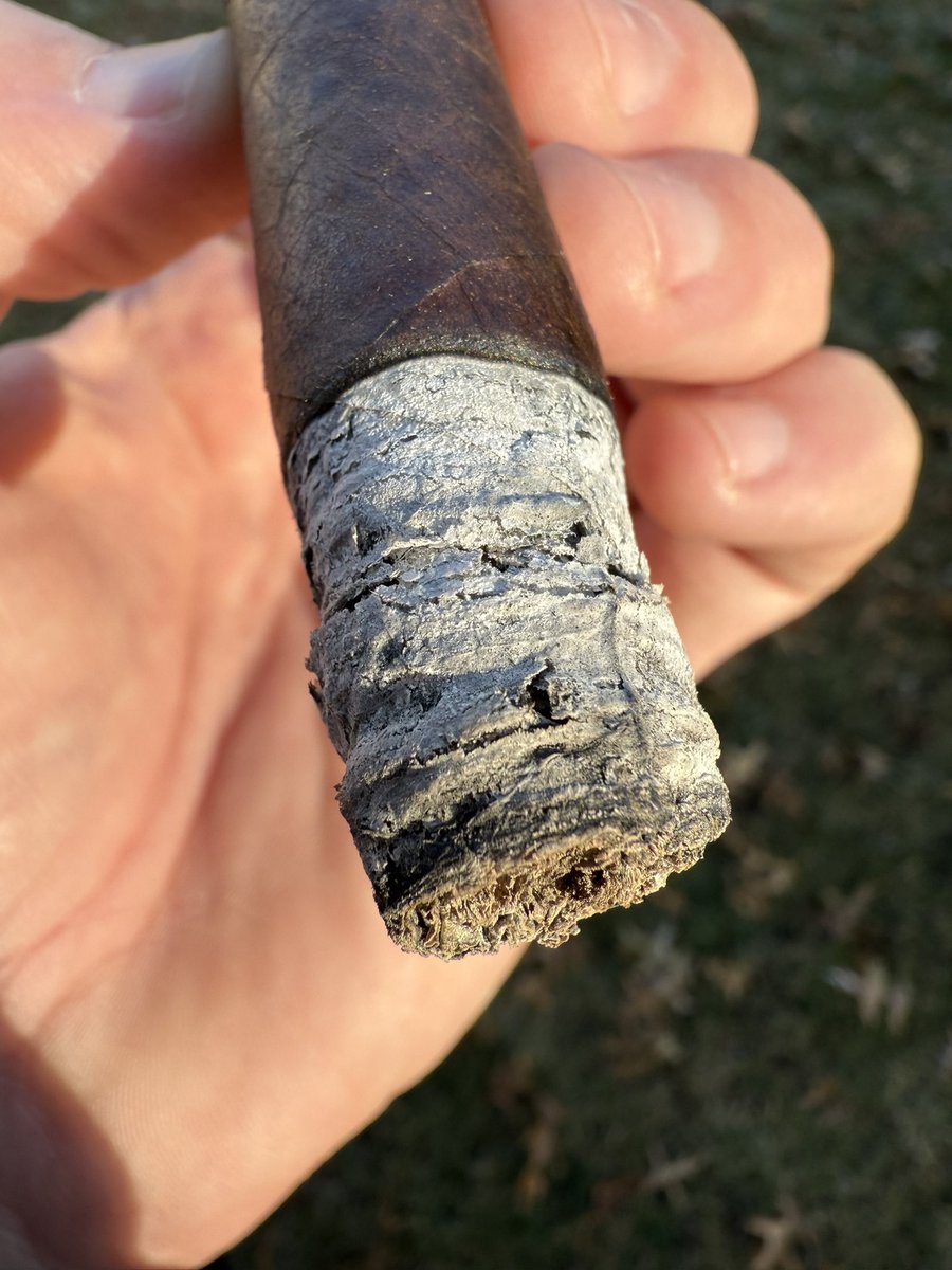 the_kings_cigar's tweet photo. 💨The King’s COTW!💨
The Founder’s Choice Maduro from @silentherocigar! Coming to our monthly subscribers in January! https://t.co/OuQqVysQF7
#cotw #cigaroftheweek #monthlycigars #cigarsubscription #kansascitycigars #kccigars #cigars #cigarlife #cigarsnearme https://t.co/C1oydhv9ZP