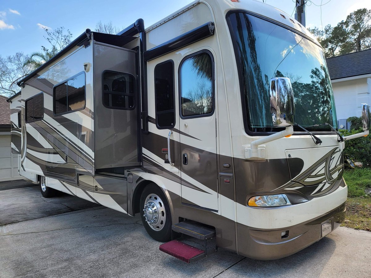 RVTrder's tweet photo. 🚐✨ Travel in comfort with the 2012 Thor Motor Coach ASTORIA 36MQ! 🛋️ 4 spacious slides, including two opposing ones in the main living and kitchen area. 🏡 Big space, big style—don’t miss out! 👉 https://t.co/QfziQzTR6r 

#RVTrader #RVForSale #ThorMotorCoach https://t.co/VwT2M3Xv8y