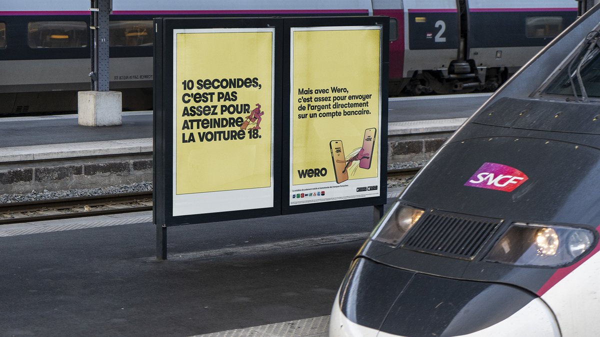 laReclame's tweet photo. Wero, le nouveau portefeuille électronique européen lancé le 14 octobre dernier, s’affiche partout en France et en Allemagne à travers une vaste campagne signée Buzzman et orchestrée par Havas Media.
Pour en savoir plus, rendez-vous sur #ScanBook : https://t.co/tjEX1WtXPE https://t.co/IaioIZAO5W