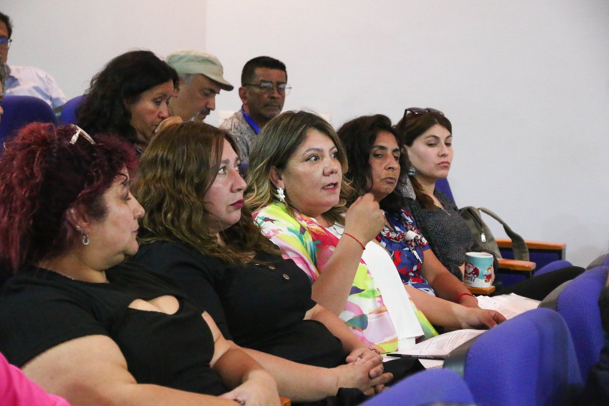 El <a href="/SSVSA/">SaludValpoSanAntonio</a>  presta protección y apoyo a nuestros funcionarios y funcionarias 🛡️💙

El director del Servicio de Salud Valparaíso-San Antonio, Cristián Gálvez López, lideró una reunión clave con dirigentes gremiales y funcionarios del Hospital Carlos Van Buren 🏥 para abordar