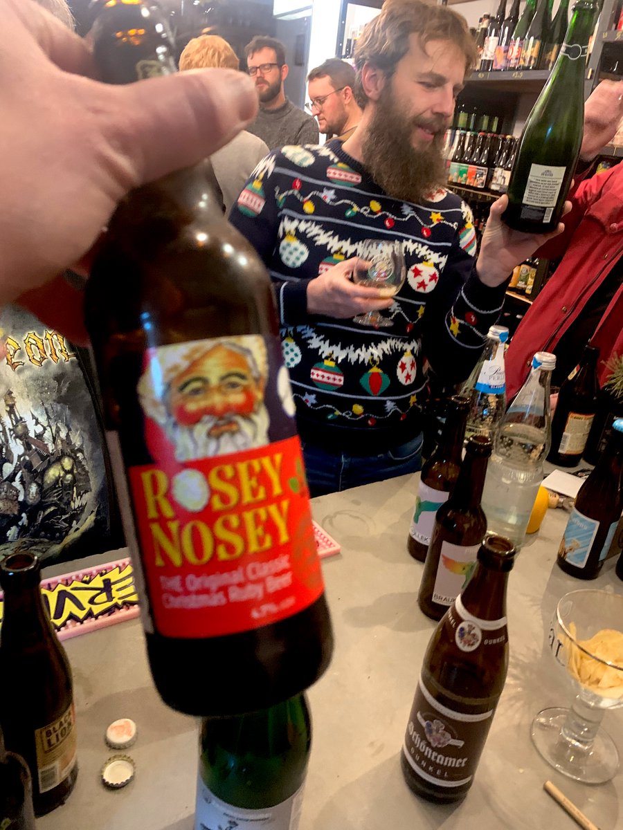 bartlebeer's tweet photo. Kein #Tryday an diesem Friday sondern schnelle Runde zweites Adventsabschlusstasting mit der ersten feinen small-batch Wintergose (Orange, Koriander, Zimt, Piment) aus dem Breisgau (&amp;Baden) von zsammekumma @ #Bierhandlung. 

Dazu: Gereiftes &amp; HandImportiertes.
#Teutozythopia 🎄 https://t.co/aqrQyDr0H9