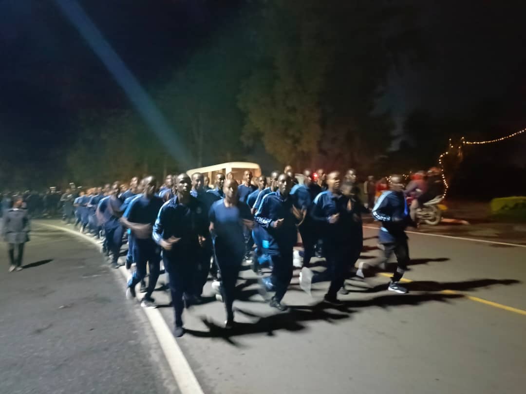 YouthMusanze's tweet photo. @RwandaYouthVol1
Muri @MusanzeDistrict
Bifatanyije n'ubuyobozi bw'akarere, @Rwandapolice
Ndetse n'izindi Nzego z'Urubyiruko bitabiriye SIPORO RUSANGE YA N'IJORO "MUSANZE CITY NIGHT RUN". Hatanzwe n'ubutumwa butandukanye bwibutsa Buri wese Gukomeza kwitabira Siporo.@KubanaRichard https://t.co/eZQDoQU12K