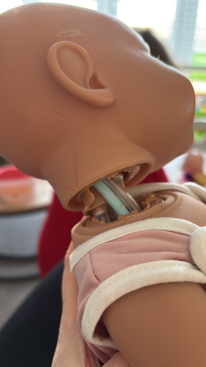 MrsP_to_be's tweet photo. @EntertainerToys 
Didn’t expect this to happen to a baby born doll, daughter has only played with it for a short time. Can you assist with a replacement? https://t.co/QJWn2K5JCy
