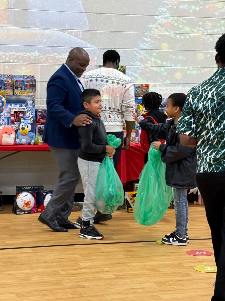 Ms. D Bolden tweet media