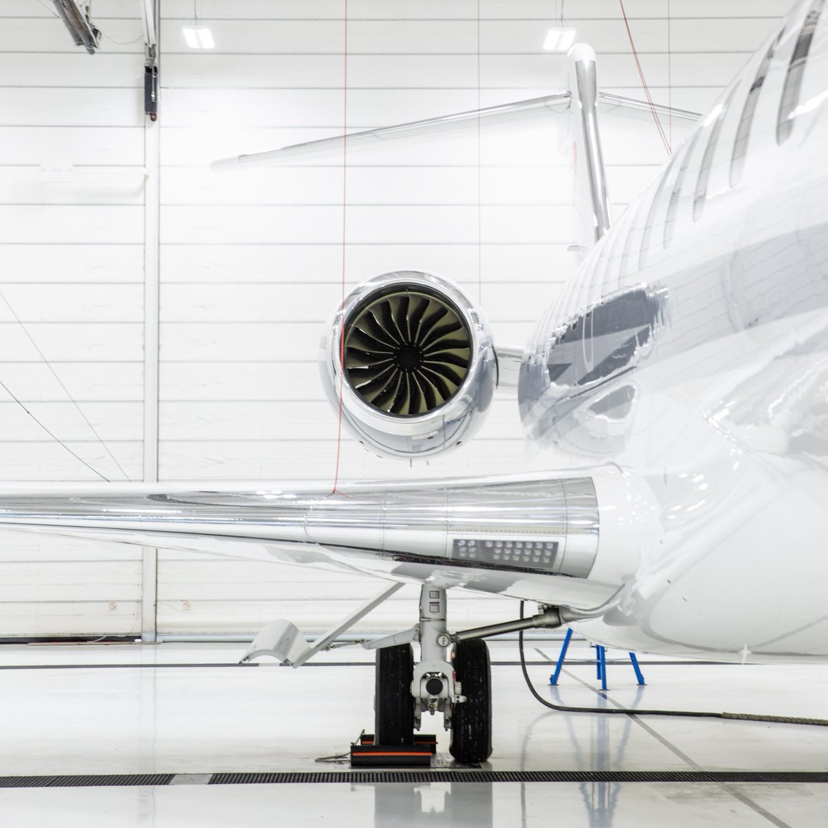 Bombardier's tweet image. Nous sommes fiers de célébrer la livraison du premier avion de transport de chefs d'État de #BombardierDéfense basé sur le #Global7500 au @vbs_ddps. #ExpérimentéFlexibleÉprouvé