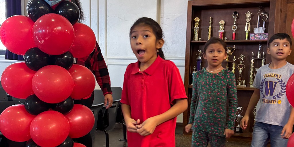 Winnetka Elementary School is spreading holiday magic by gifting all 693 students a Christmas present! 🎁✨ Thanks to the PTA's incredible effort, every child will have a special surprise to unwrap.