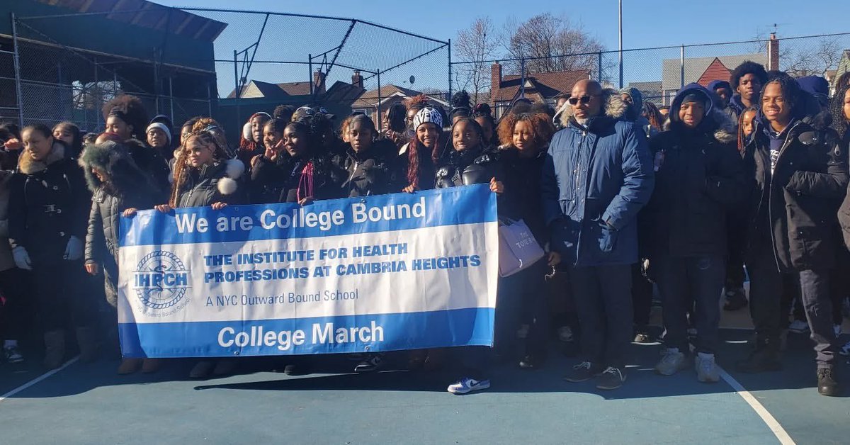 CIOBCitywide's tweet photo. Congratulations to @IHPCH1 seniors on completing their College March! 🎓💌 Love the gratitude letters—a beautiful way to honor those who’ve supported your journey. 💙 #CollegeMarch #IHPCH #FutureLeaders @NYCSchools @DOEChancellor @ElaineLindsey20 @ruxdanika @NYCOutwardBound https://t.co/ihzmQmahXb
