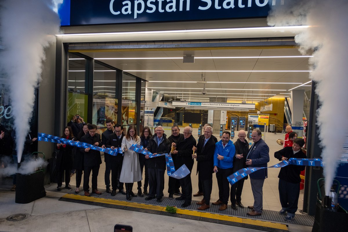 TransLinkNews's tweet image. Ribbon cut and the station is open! Canada Line trains are now stopping at Capstan Station.