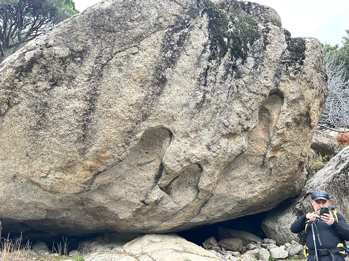 This is from Latmos again They are petrogliphs that date is neolitick period. Before 7500 years old. Archeologist peshlow published them on Latmos mountain. And tere are many iron mine work shops. #neolitick #Latmos <a href="/TwistDead1/">The Stone-Nub Language</a> <a href="/SumerianHittite/">Sumerian and Hittite Language (Hasan Türk)</a> <a href="/cartographer_s/">Alexander's Cartographer</a> <a href="/UmitSiraci/">Ümit ŞIRACI</a> <a href="/kvmgm/">Kültür Varlıkları ve Müzeler Genel Müdürlüğü</a>