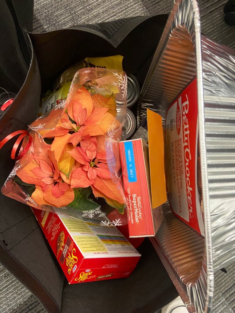 MissKCroft's tweet photo. Finished for the day delivering turkeys and food baskets to Indigenous families in our @WaterlooCDSB with the help of my mom! 🎅 

Thank you @LongosMarkets for the very generous turkey donation! 🦃 

Thank you @ColourParadise for the very generous poinsettia donation! 🎄 https://t.co/Kc0mrh0qSd