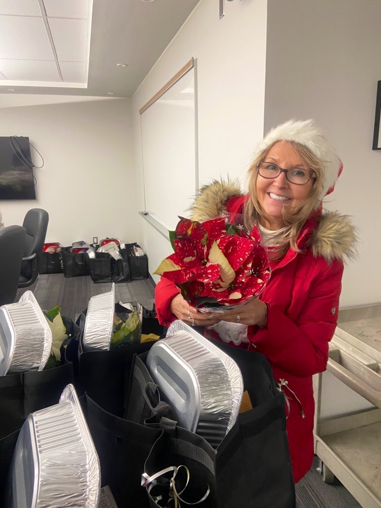 MissKCroft's tweet photo. Finished for the day delivering turkeys and food baskets to Indigenous families in our @WaterlooCDSB with the help of my mom! 🎅 

Thank you @LongosMarkets for the very generous turkey donation! 🦃 

Thank you @ColourParadise for the very generous poinsettia donation! 🎄 https://t.co/Kc0mrh0qSd