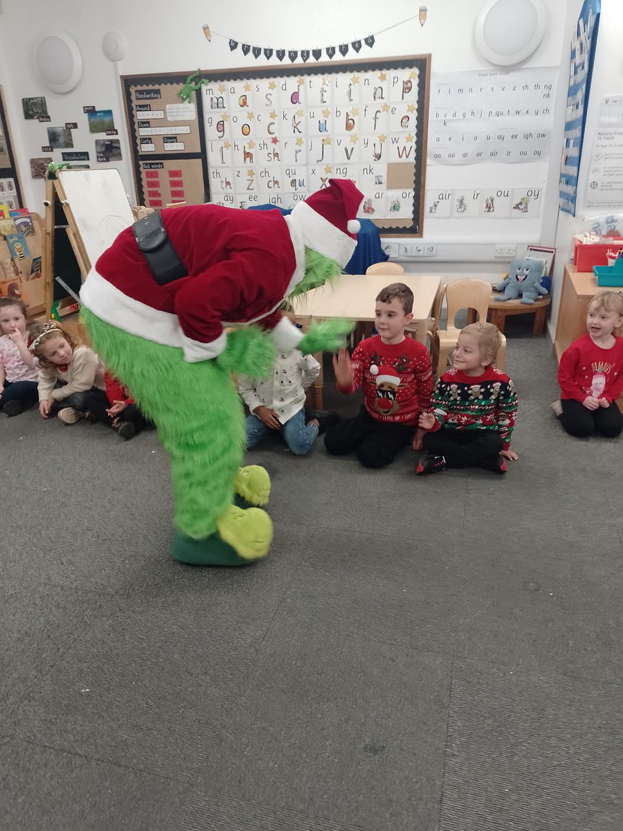 Maybury_F2's tweet photo. The children loved our surprise visitor this afternoon! 💚 Thank you Mr Grinch for the visit, you made us all laugh! 😀 @HumberEdTrust @Maybury_School https://t.co/NpnQIW3t87
