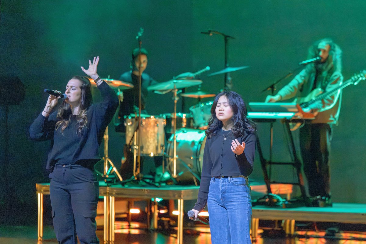 The countdown is on! 4 days until Christmas Eve! We’ve planned a Christmas Eve service for you and your loved ones to experience together. Bring your family, friends, neighbours, coworkers—everyone is welcome! Let’s make it unforgettable. See you there!
thisisvillagechurch.com/christmaseve/