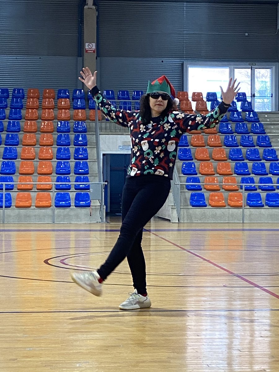 ceippqalameda's tweet photo. Terminó el trimestre. Gran esfuerzo de nuestras maestras, unido al talento de nuestros alumnos. 💃👯Gracias a todas las familias por habernos acompañado una vez más. Y al AMPA por su espectacular baile. Nos vemos el año que viene. ¡Felices fiestas! 🎄🎅@FAPA_Valladolid @educacyl https://t.co/PNcNcrEsD8