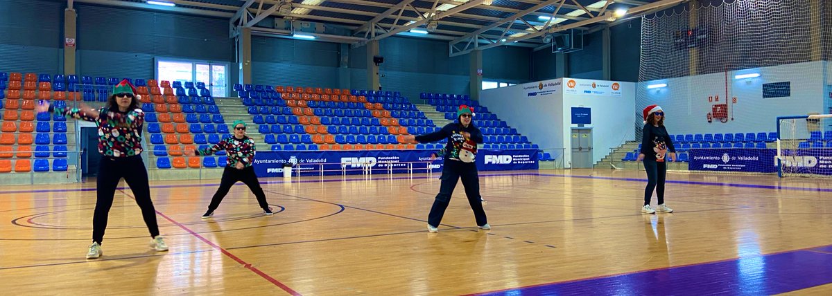 ceippqalameda's tweet photo. Terminó el trimestre. Gran esfuerzo de nuestras maestras, unido al talento de nuestros alumnos. 💃👯Gracias a todas las familias por habernos acompañado una vez más. Y al AMPA por su espectacular baile. Nos vemos el año que viene. ¡Felices fiestas! 🎄🎅@FAPA_Valladolid @educacyl https://t.co/PNcNcrEsD8