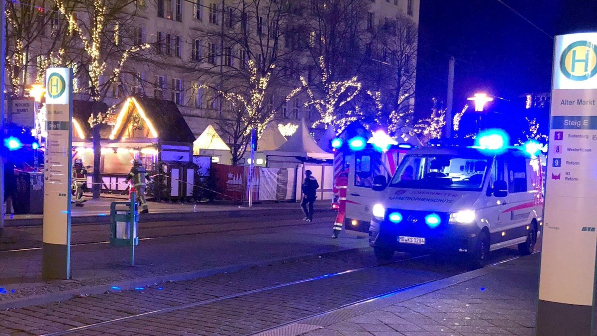 Ci sono tra i 60 e gli 80 feriti dopo che un'auto si è schiantata sulla folla al mercatino di Natale di Magdeburgo. Arrestato il conducente. 'Probabilmente un attentato' #ANSA