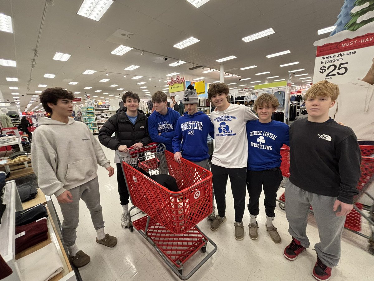 DCCWrestling's tweet photo. Shamrocks Christmas Shopping this morning for those in need🎄🎁

Teach me Goodness O Lord, Make me a man of Faith, Compassion, and Honor

@DCCShamrocks @DETROITCCAD @ShamrockNation_ https://t.co/T2olq9k2D9