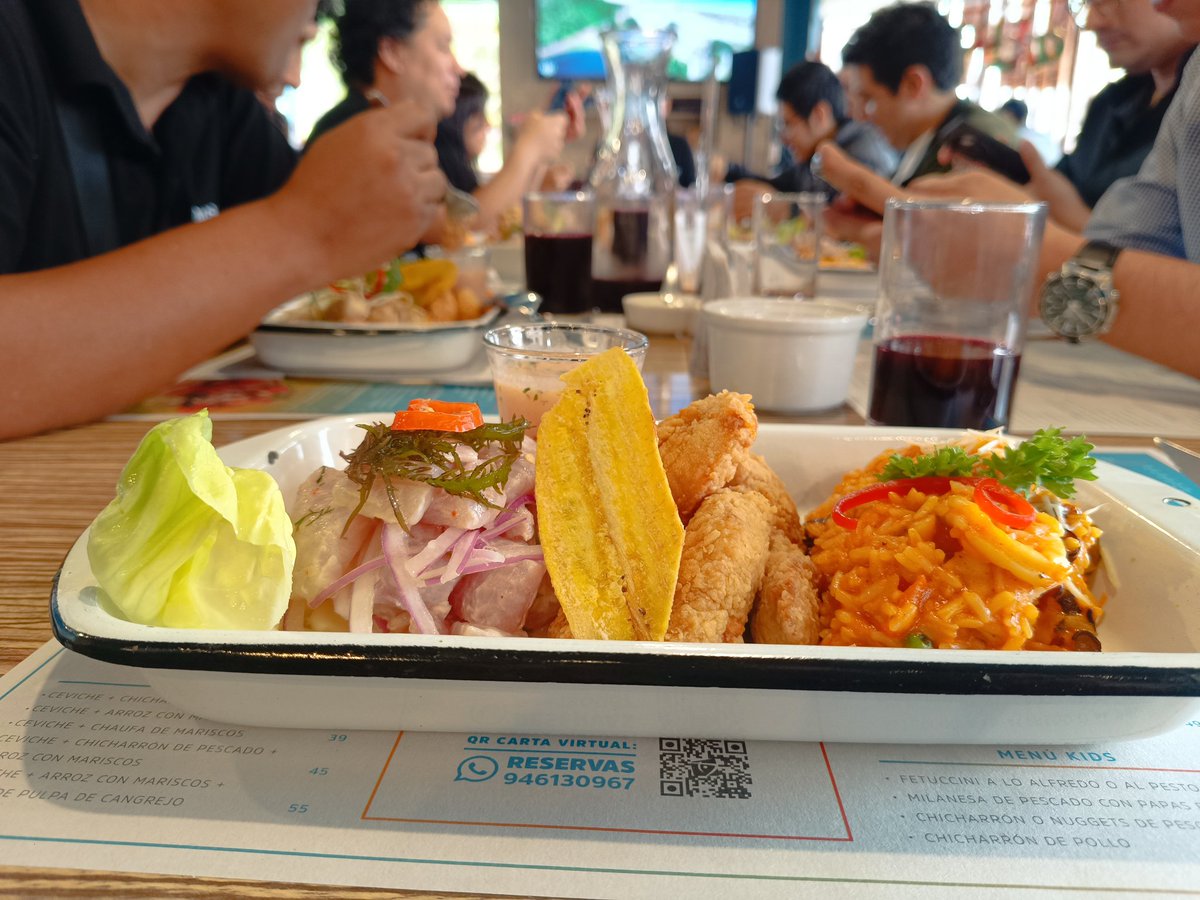 vidalmart's tweet photo. Mientras tú me ignoras, la cevichera me ofrece un trío y no lo pensé mas https://t.co/6eU8rUKieY