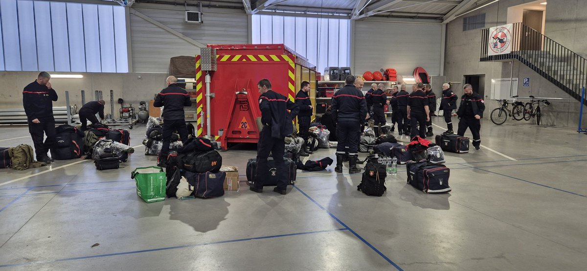 Pendant nos derniers jours d'immersion, nous avons pu constater la mobilisation pour Mayotte.
Porter secours, partout, même à des nombreuses heures d'avion, tout le temps, même s'il faut réveillonner loin de sa famille, c'est l'engagement de tous les sapeurs-pompiers !