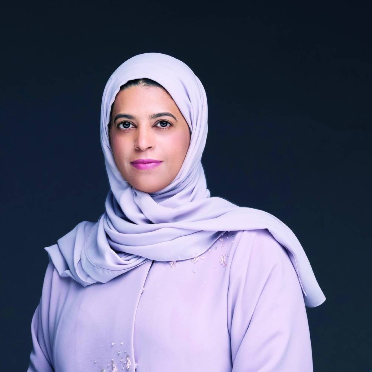 كشف مستشفى صقر في رأس الخيمة التابع لمؤسسة الإمارات للخدمات الصحية عن تعزيز خدماته العلاجية بإضافة نوعية إلى قسم العلاج الطبيعي في المستشفى عبر جهاز «SpineMed» لشدّ الفقرات الذي يعدّ الأول من نوعه على مستوى منشآت المؤسسة حيث يقدم الجهاز تقنية غير جراحية تعد بديلاً علاجياً مبتكراً