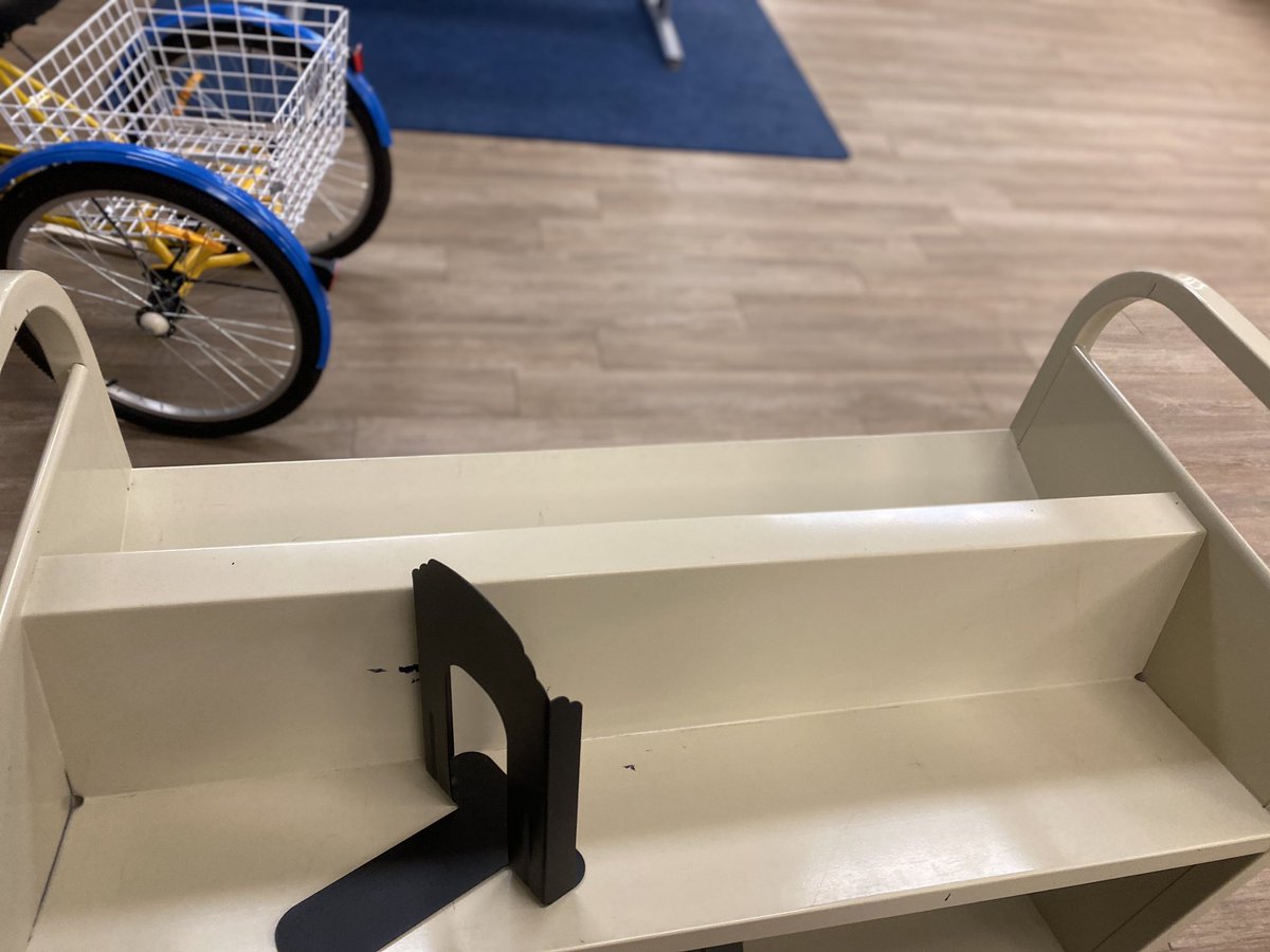 Something that rarely happens…an empty book cart! My 2025 self is going to be so happy with my December 20th self! <a href="/CcsdMedia/">MediaCCSD</a>