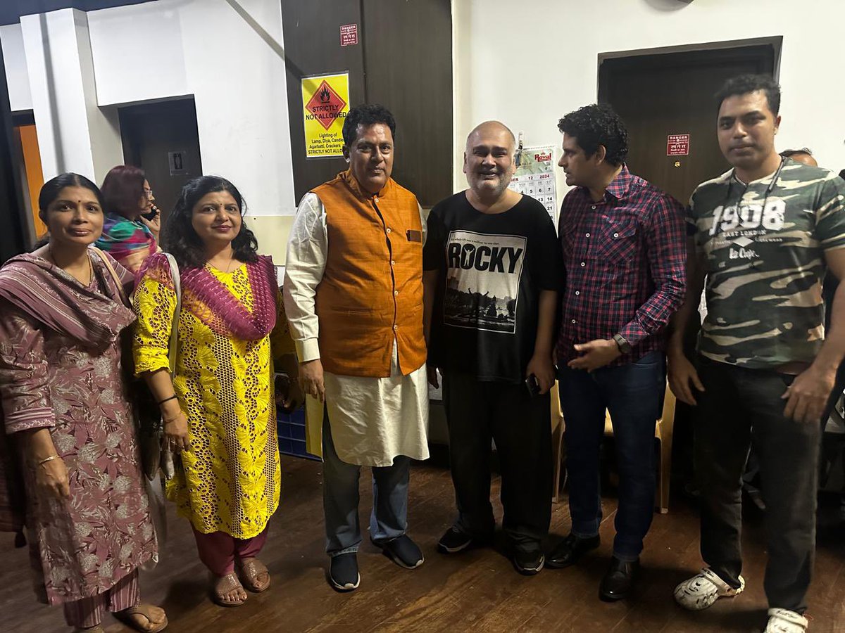 AshrafAhmedSha's tweet photo. A mesmerising evening with Ammi Akhtari…. A beautiful play on the life sketch ch of Legendary Begum Akhtar “Mallika E Ghazal”, Performed by Padmini Kolhapre Ghazals sung by Maestro Talat  Aziz. Directed by Saif Hyder Hasan.
#ghazal #ammiakhtari https://t.co/2bSs8nocH7