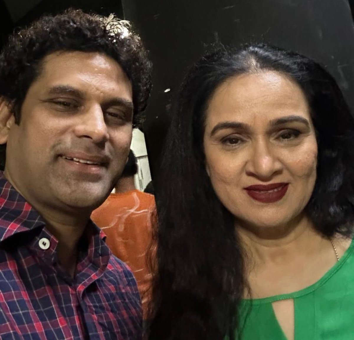 AshrafAhmedSha's tweet photo. A mesmerising evening with Ammi Akhtari…. A beautiful play on the life sketch ch of Legendary Begum Akhtar “Mallika E Ghazal”, Performed by Padmini Kolhapre Ghazals sung by Maestro Talat  Aziz. Directed by Saif Hyder Hasan.
#ghazal #ammiakhtari https://t.co/2bSs8nocH7