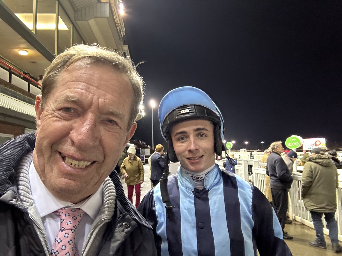 He’s on fire 🔥 That’s 200 up for the year for top jockey ⁦⁦<a href="/Rossaryan15/">Rossa Ryan</a>⁩ as he wins his fourth of the night ⁦<a href="/WolvesRaces/">Wolverhampton Races</a>⁩ on EAGLE DAY 🏆🏆🏆🏆 And there’s still one more ride to go…👀