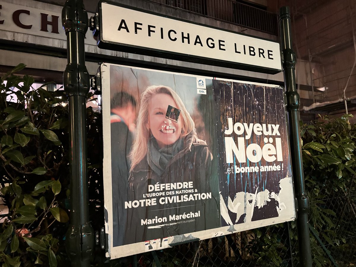 AxelGarches's tweet photo. Le panneau devant la gare de Garches a tenu, incroyable. https://t.co/QGjziWb0dz