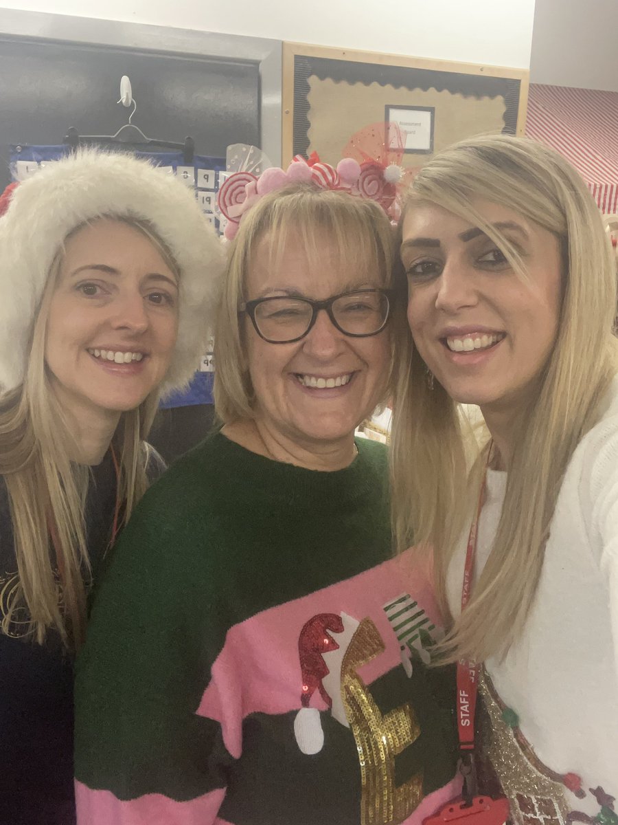 We made it! 🎄✨🤍  Christmas break is here. Hope you all have a wonderful one 💫