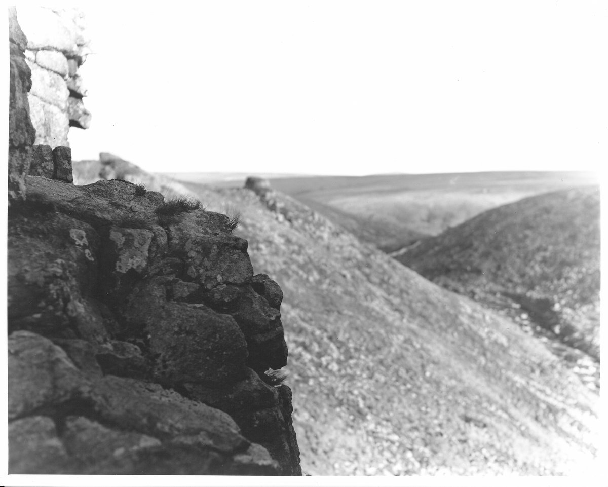 GlavindStrachan's tweet photo. Sharp Tor on Tavy Cleave on #Dartmoor
Shot on a MPP MkVIII 4x5 camera with a #GraflexOptar 135mm f4.7 lens.
Film stock is #Fomapan 400 developed in #Rodinal
Printed on #Ilford #Multigrage Satin.
Enlarged using a Lines & Jones 4x5 Black & White enlarger. https://t.co/QFOtG1VVNM