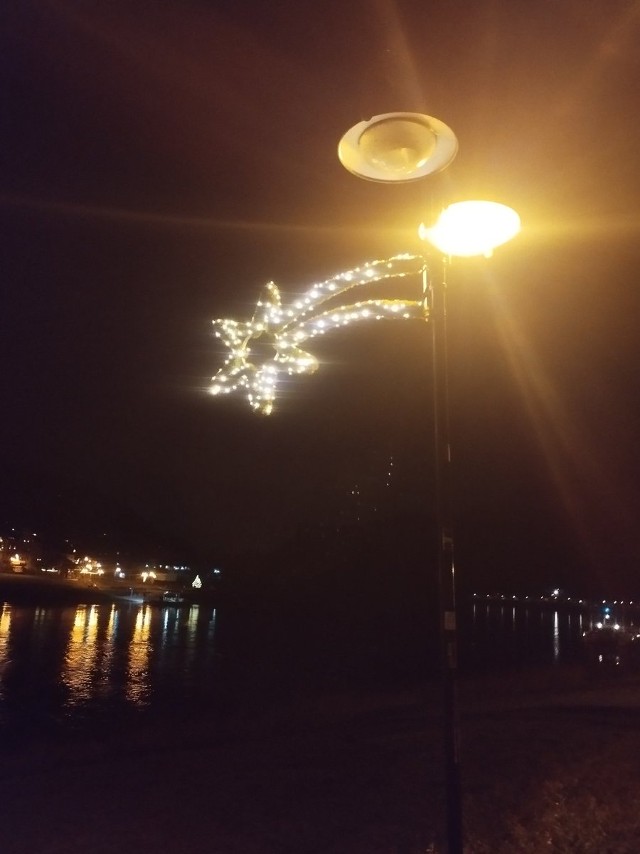 Man verbringt seine freien Tage kurz vor dem Fest nach einem arbeitsreichen &amp; gesundheitlich anspruchsvollen Jahr selbst gerade als Tourist im Hotel. Für morgen ist der Besuch auf einem Weihnachtsmarkt geplant. Da hören wir von #Magdeburg und wir denken an das Leid der Menschen.